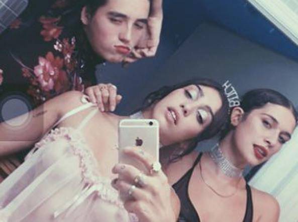La figlia di Madonna a seno nudo su Snapchat con delle amiche