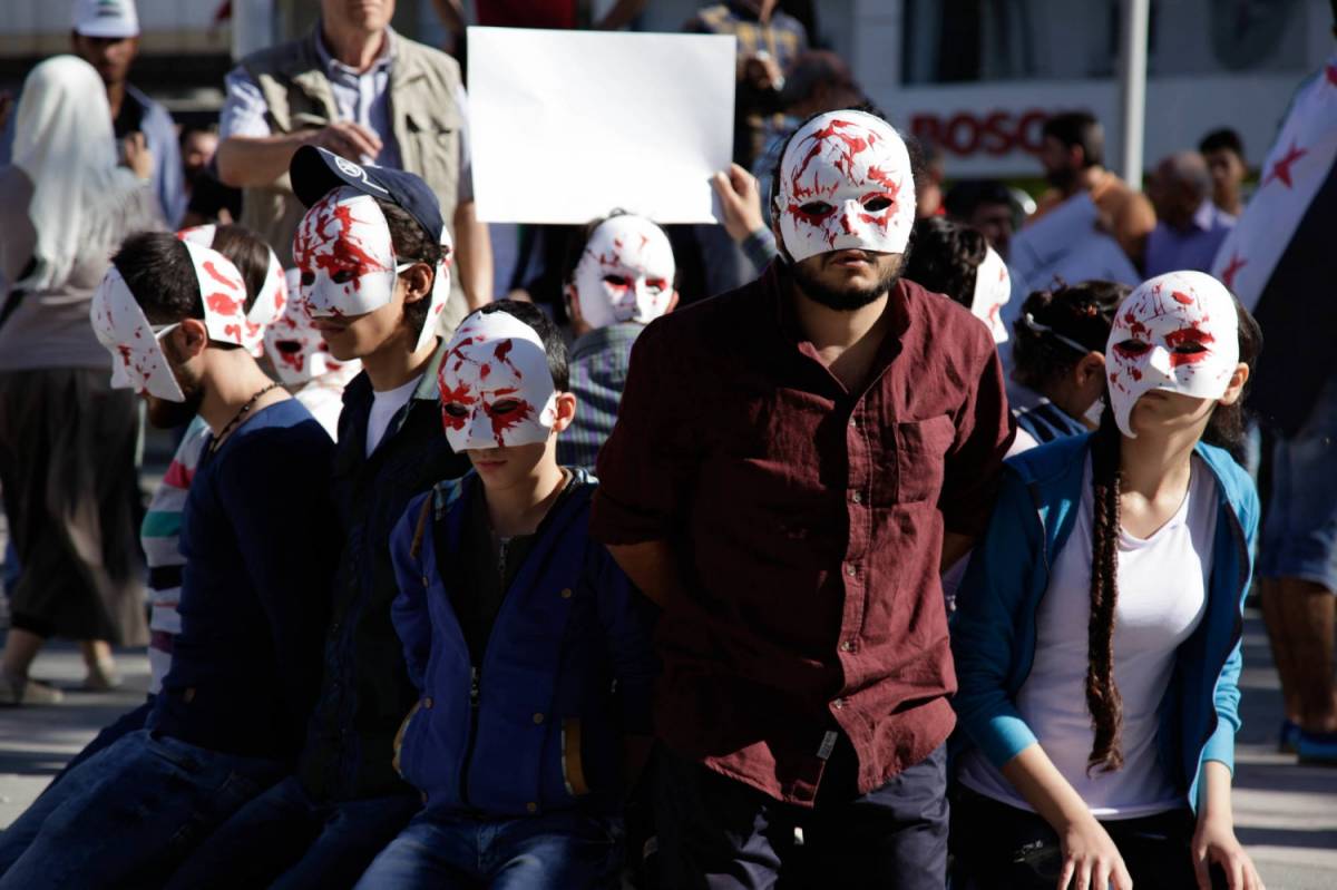 Attivisti siriani sfollati a Gaziantep chiedono la fine dei bombardamenti su Aleppo