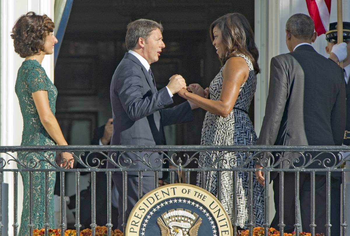 Renzi a Michelle Obama: "I tuoi discorsi sono meglio dei tuoi pomodori"