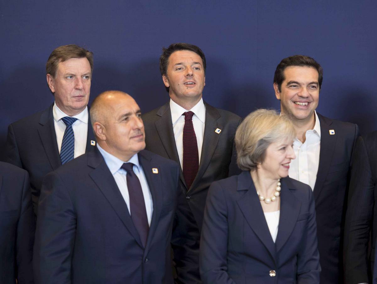 Consiglio europeo, Renzi fa la voce grossa sui migranti: "Manca solidarietà da troppi Paesi"