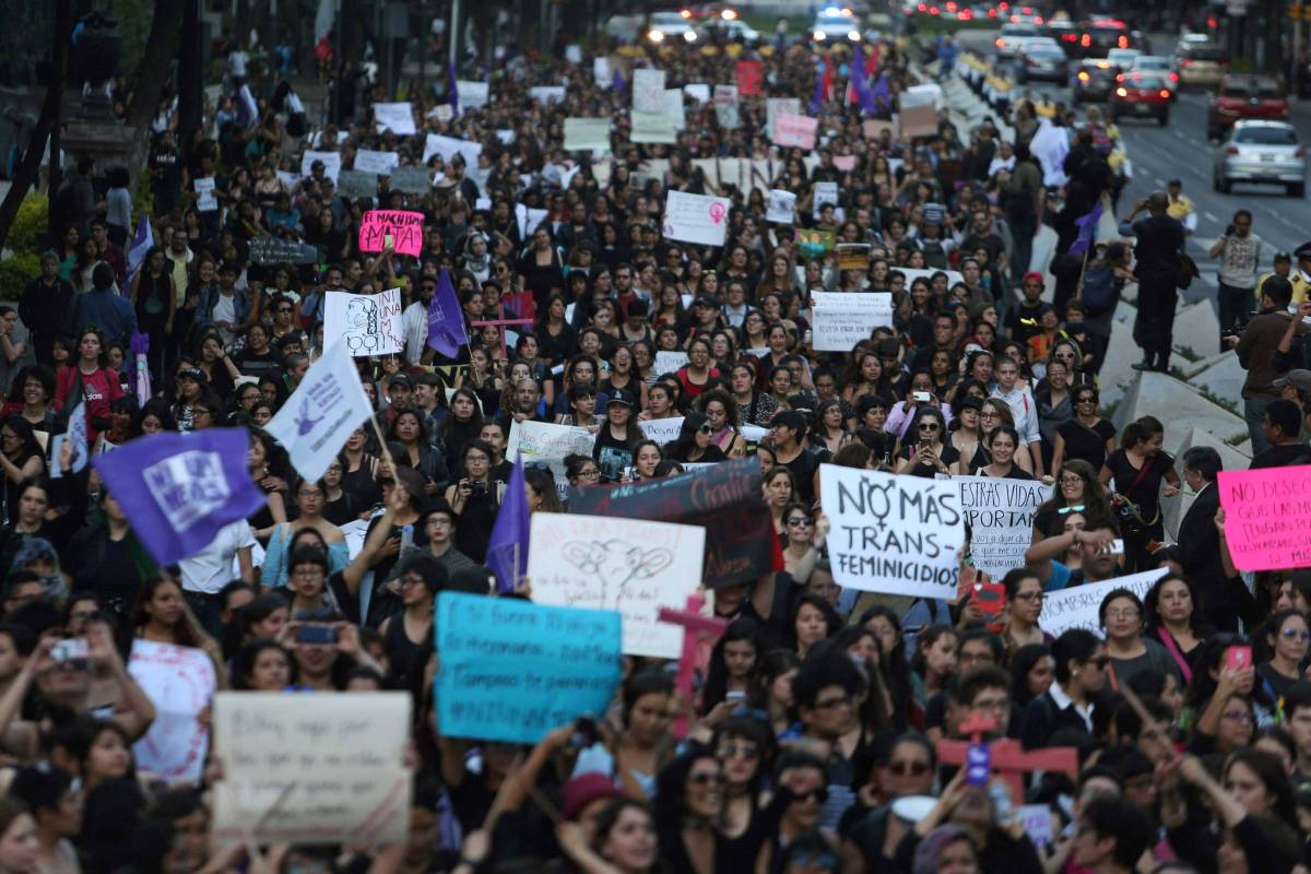 Le donne "fermano" l'Argentina. Sciopero rosa contro le violenze