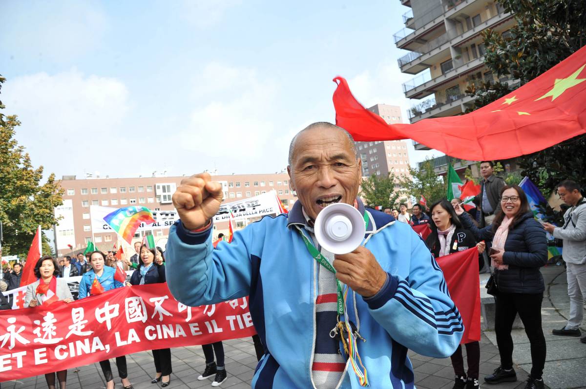 Proteste di Wu: "Meglio se il sindaco non l'avesse incontrato proprio"