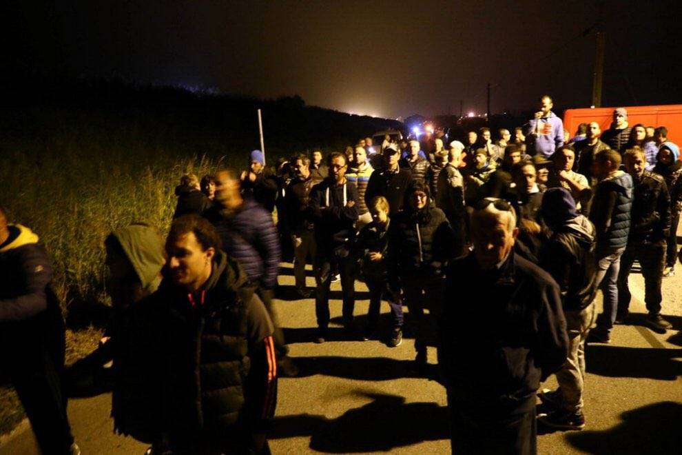 A Ferrara vincono le barricate, migranti costretti ad andarsene