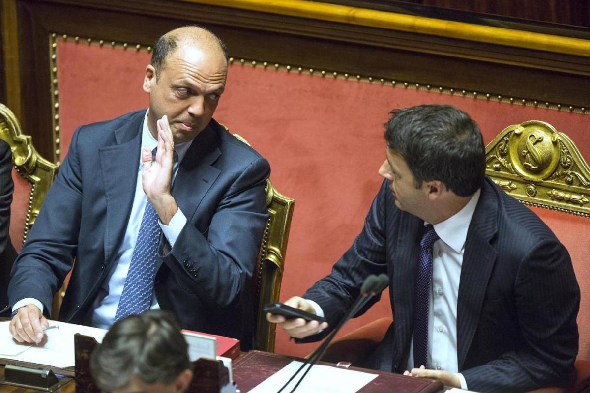 Migranti, Alfano nega l'allerta. Ma Renzi: "L'Italia non regge più"