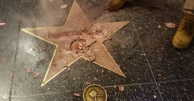 Hollywood, distrutta la stella di Trump