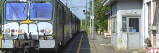 Pescara, paura sul treno: "Ci sono uomini armati a bordo"