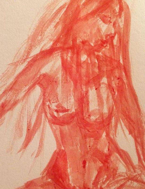 Studentessa dipinge figure femminili usando il suo sangue mestruale