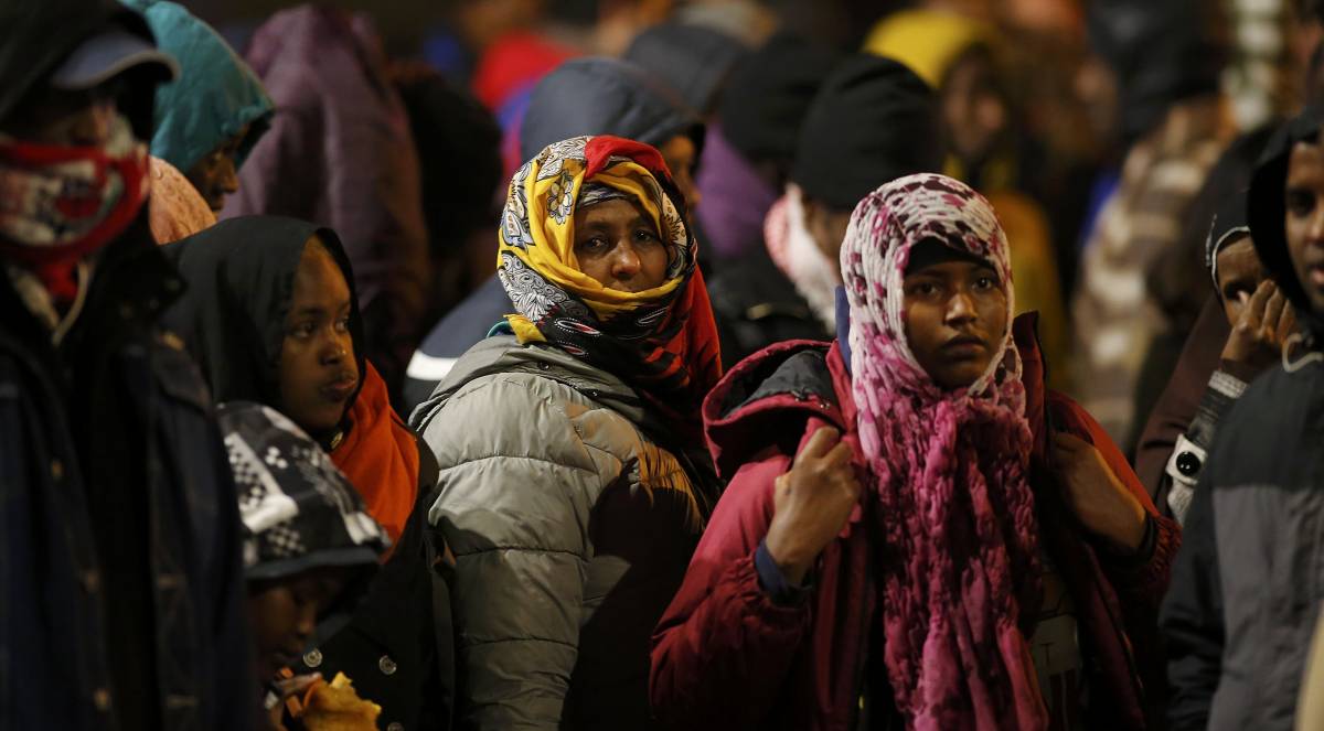 Migranti, l'idea del ministro dell'Interno tedesco: "Riportiamoli in Africa"