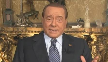 Berlusconi, summit con Toti E nei sondaggi il No è in volo