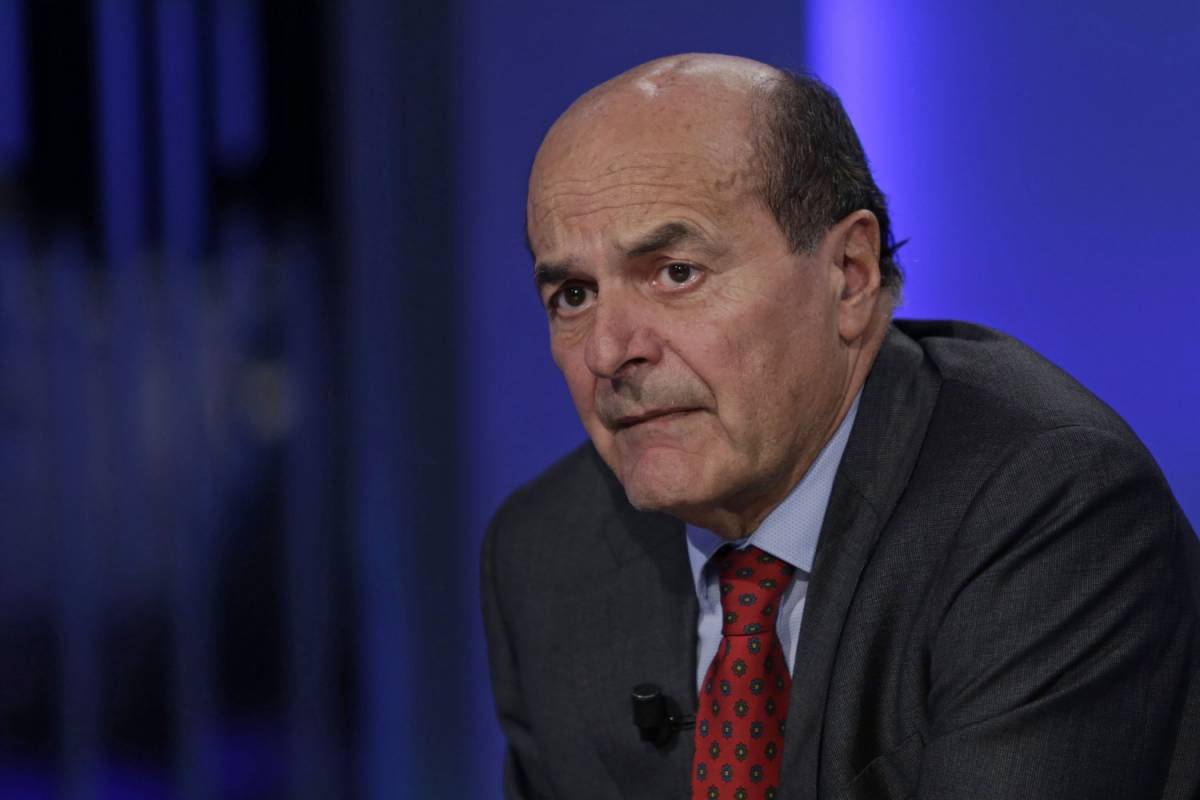 La metafora di Bersani: "Trump come una mucca in corridoio"