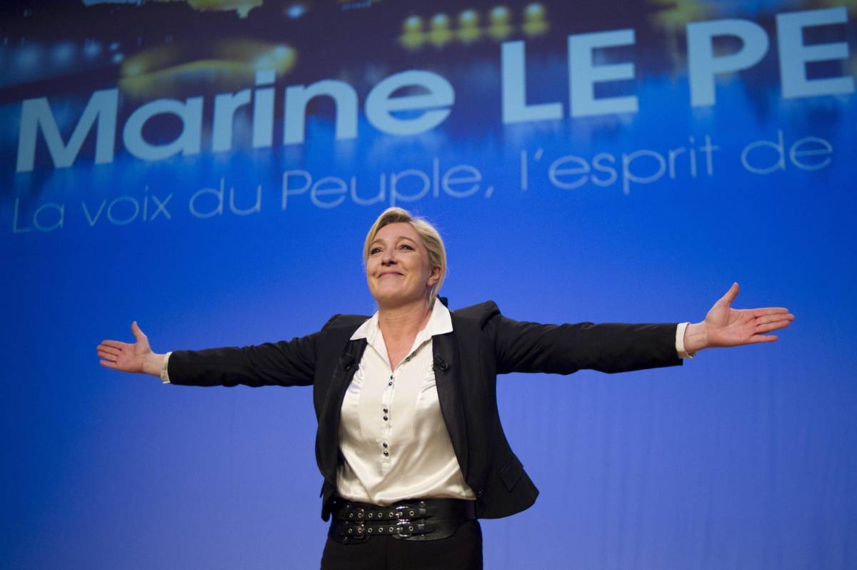 "Francia fuori da Ue e Nato". Marine Le Pen lancia la sfida a Bruxelles