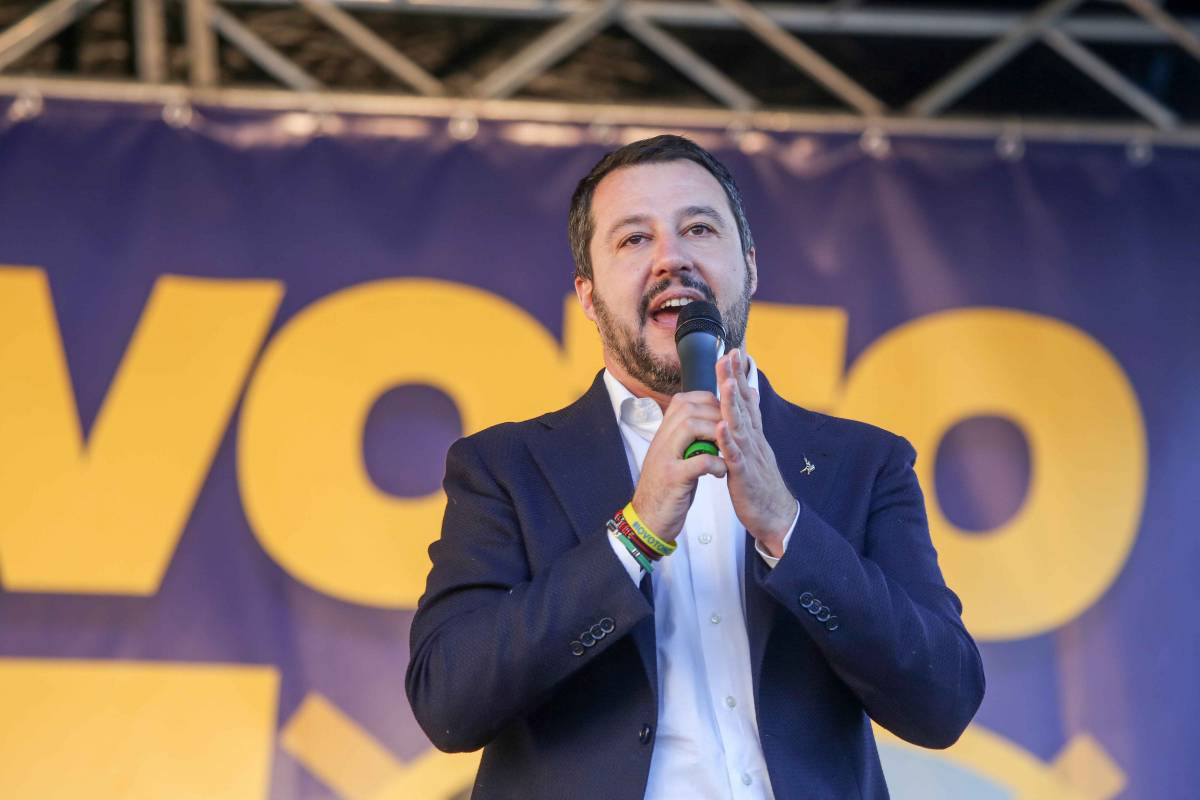 Salvini: "Ora Grillo è pro Euro e immigrazione"