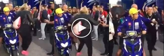 MotoGp, dopo il calcio di Rossi, la donna vuole denunciarlo. Ma ecco perché non può
