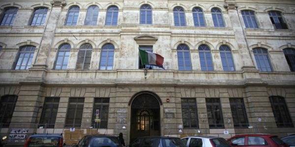 Liceali picchiati a Roma: "È aggressione fascista"