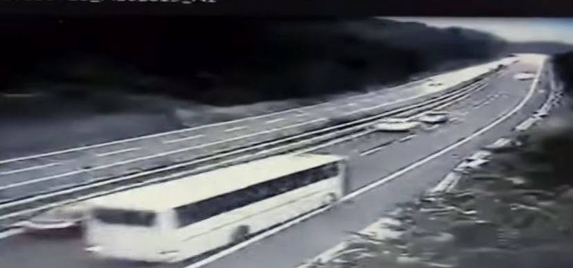 Avellino, tragedia bus: ​spunta un nuovo video dell'incidente