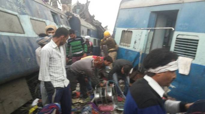 Treno deraglia nel nord dell'India: sono almeno 120 le vittime