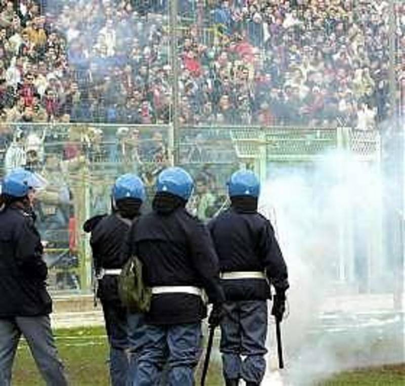 Atalanta-Roma, scontri tra i tifosi e la polizia