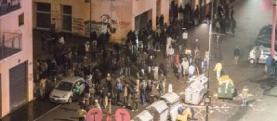Torino in balia dei profughi: molotov e scontri in strada