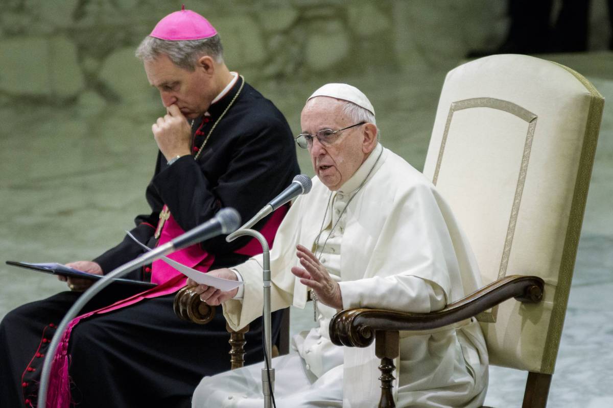 Violenza sulle donne, il Papa: "Dio vuole donne libere con dignità"