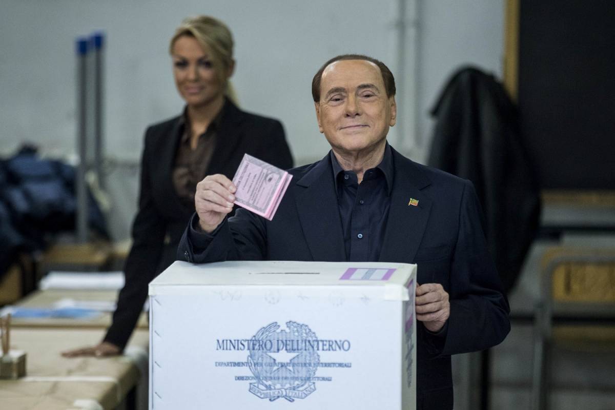 Referendum, tutti i big al voto Berlusconi: "Grande battaglia"