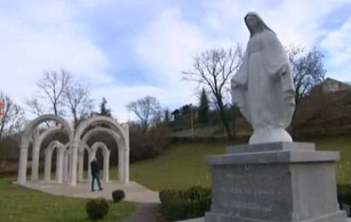 Francia, i giudici fanno rimuovere una statua della Madonna