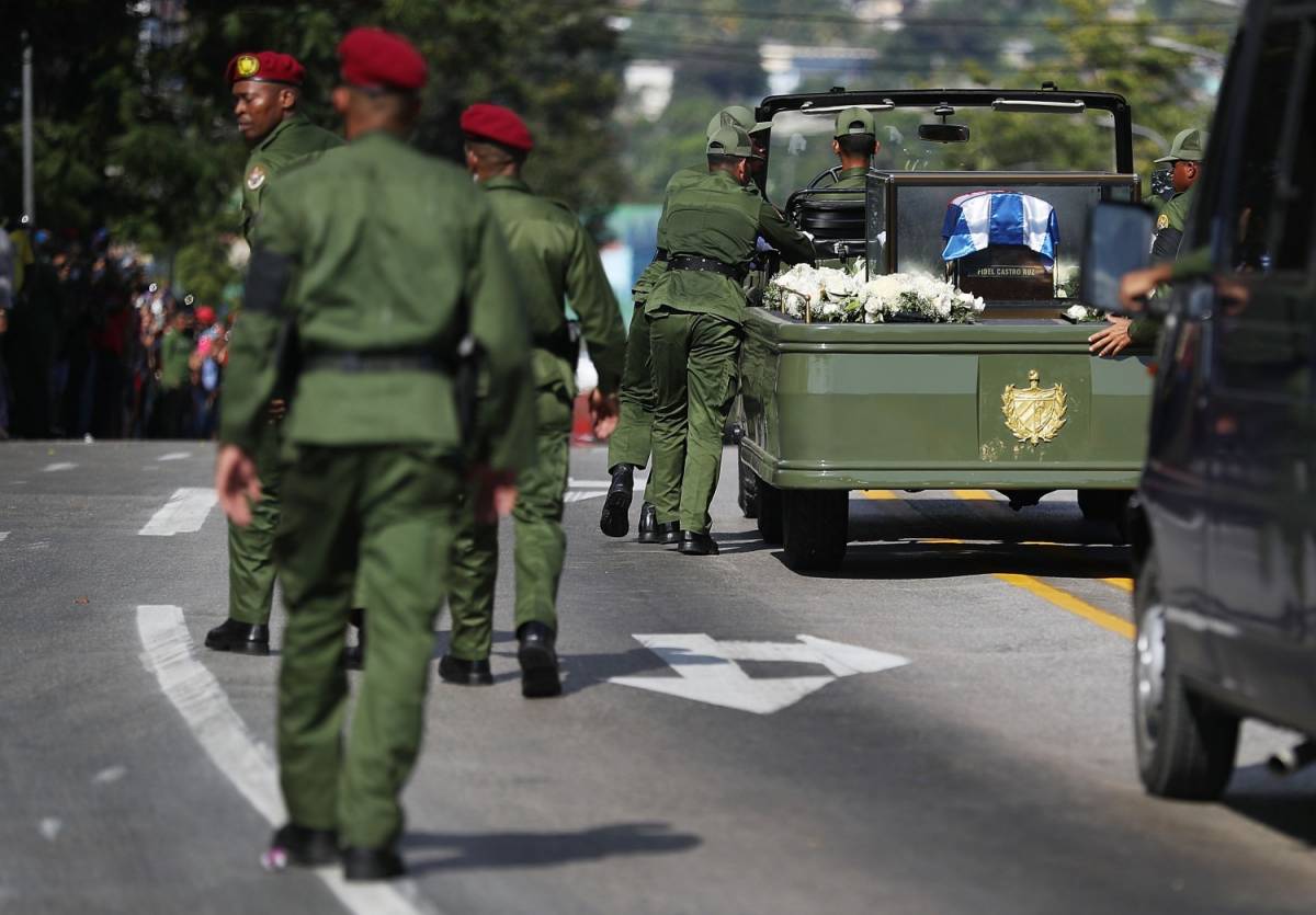 La jeep con i resti di Fidel Castro si è rotta durante il corteo