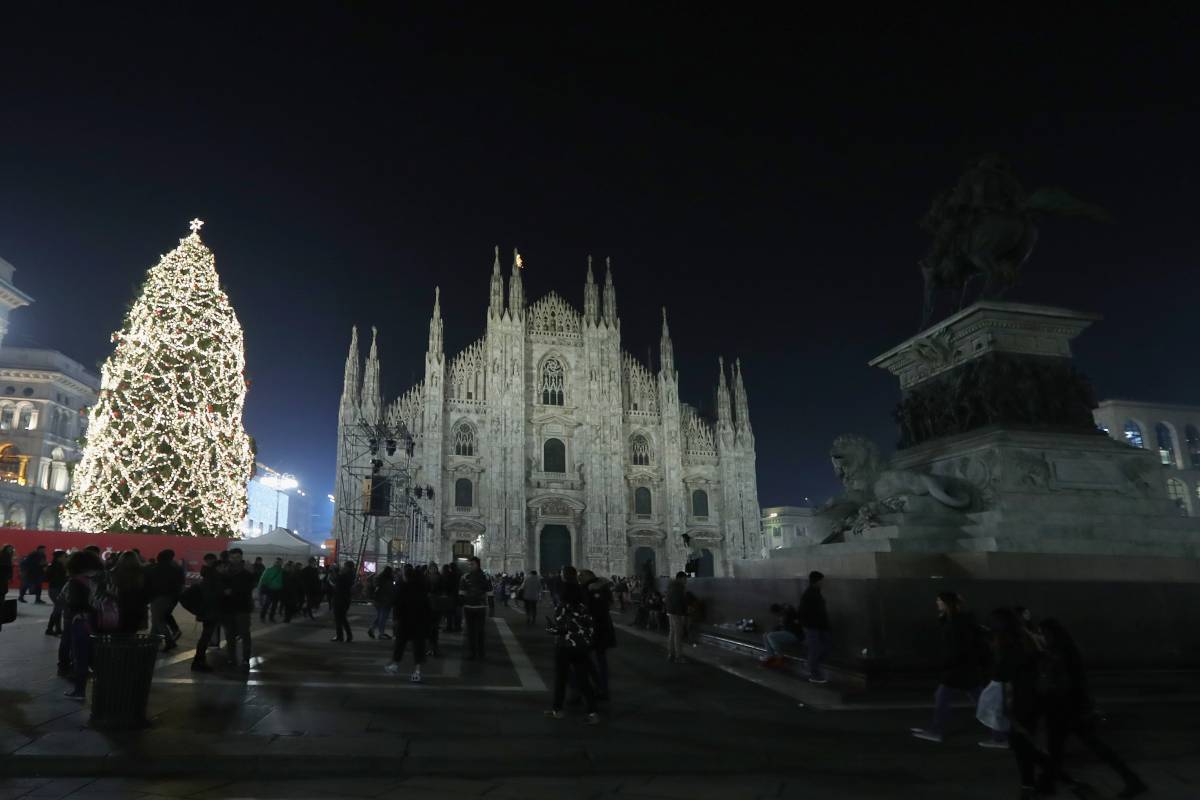 Feste "ghiacciate", in Duomo scivolate (e feriti) sulle lastre