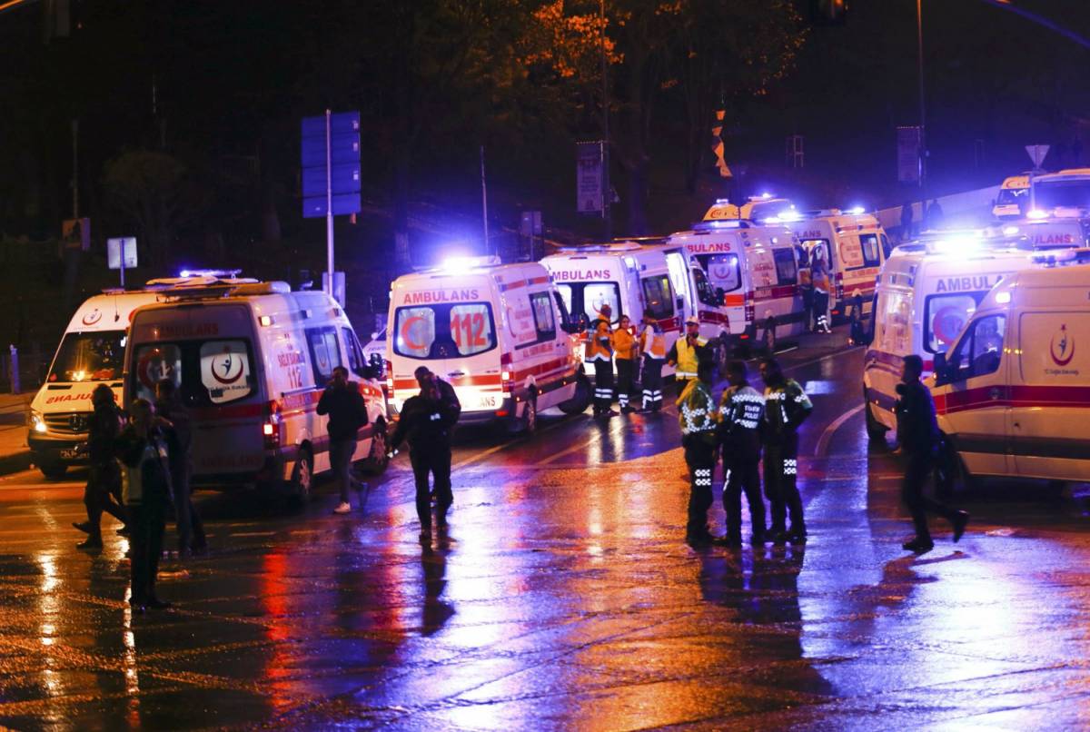 Istanbul veste di nuovo il lutto. Duplice attentato nel centro città