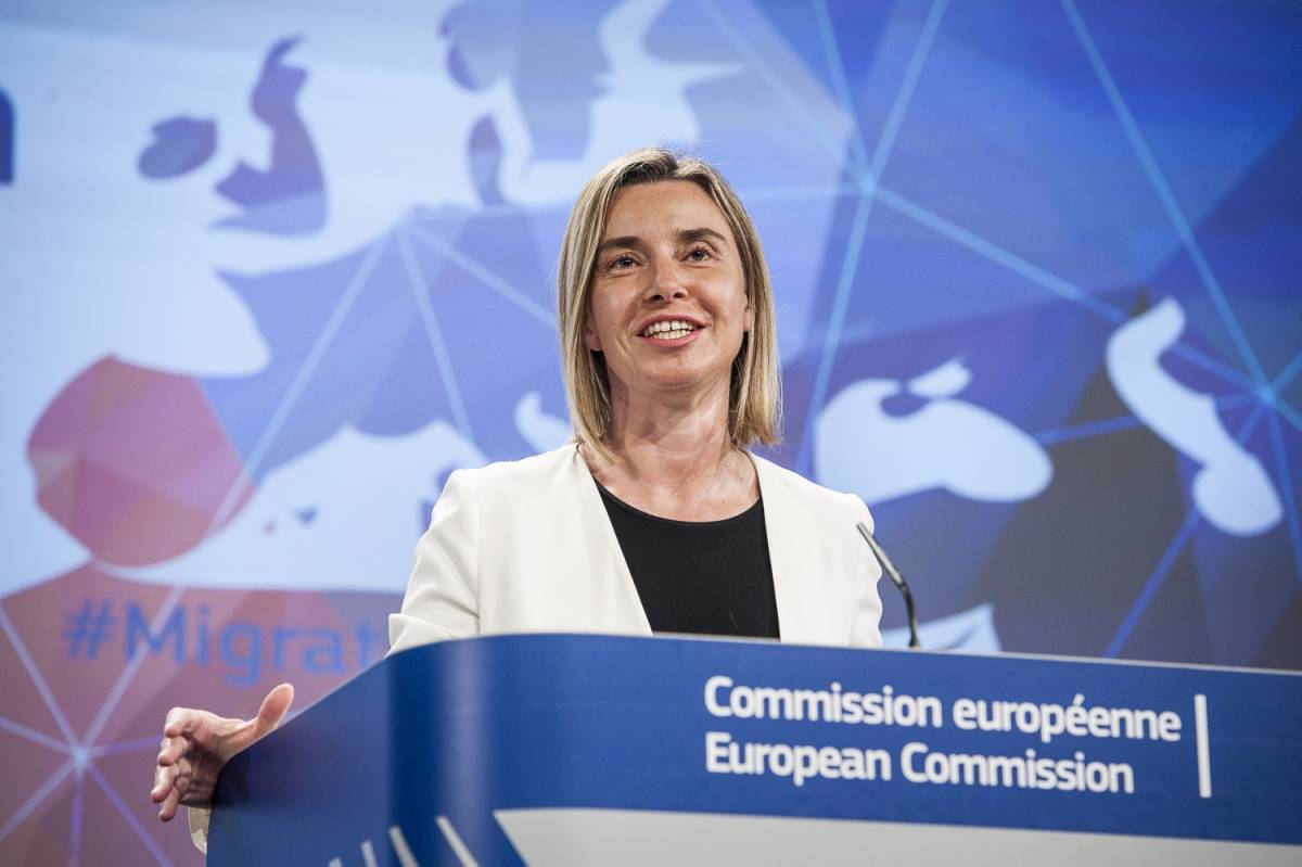 Mogherini: "No fermare migrazioni ma combattere traffici"