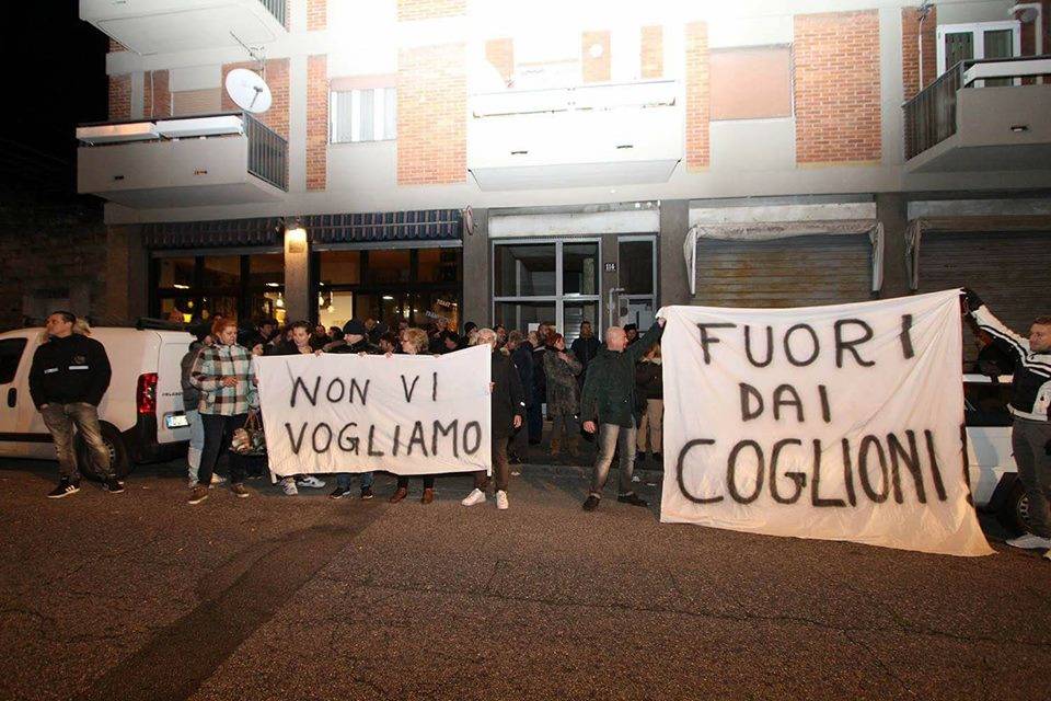 Aggrediti italiani anti-profughi: scatta la rissa con gli immigrati
