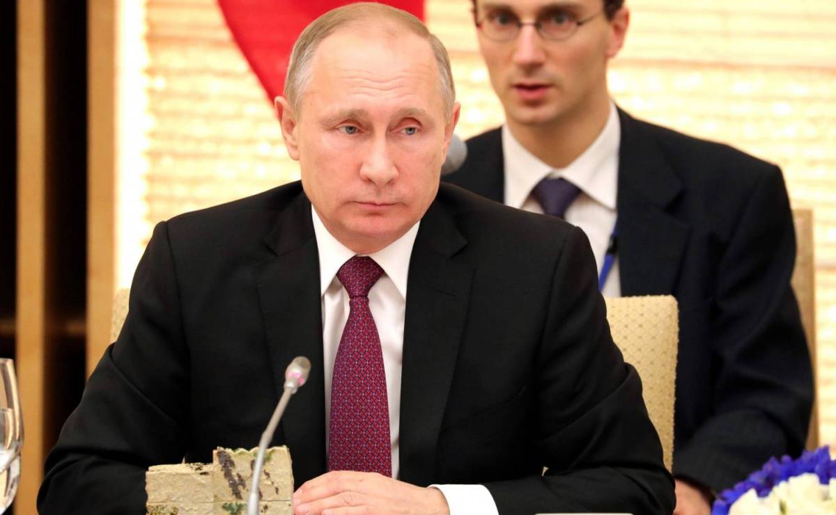 Putin telefona a Papa Francesco: "Proteggiamo i cristiani in Medio Oriente"