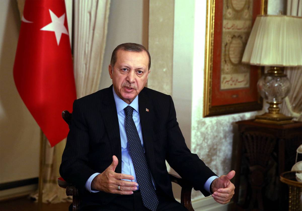 Erdogan: "Sotto attacco dei terroristi, ma non cederemo"