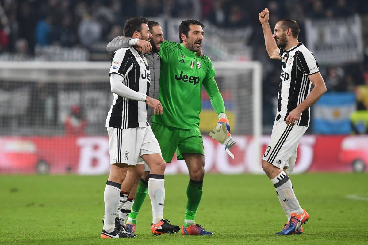 La Juventus zoppica in campionato: Tapiro d'oro per Chiellini, Buffon, Higuain e Barzagli