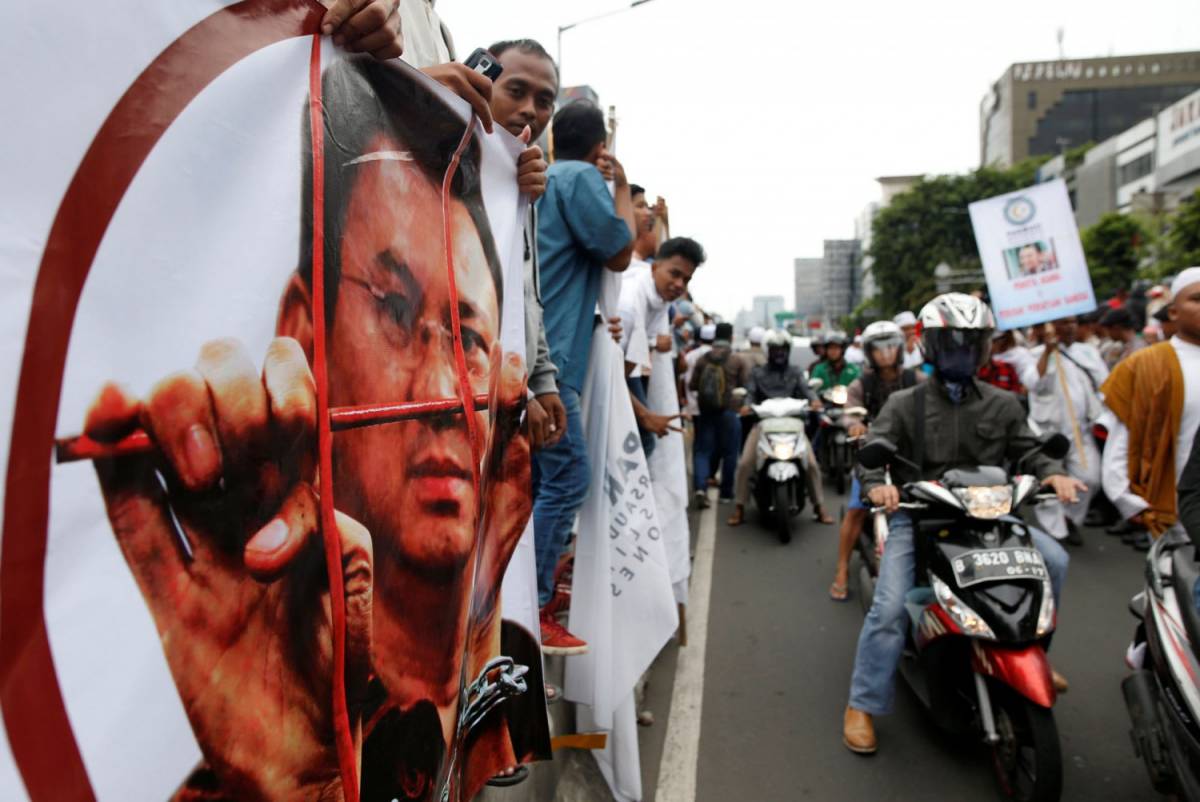 L'Indonesia processa il governatore cristiano che cercò i voti islamici