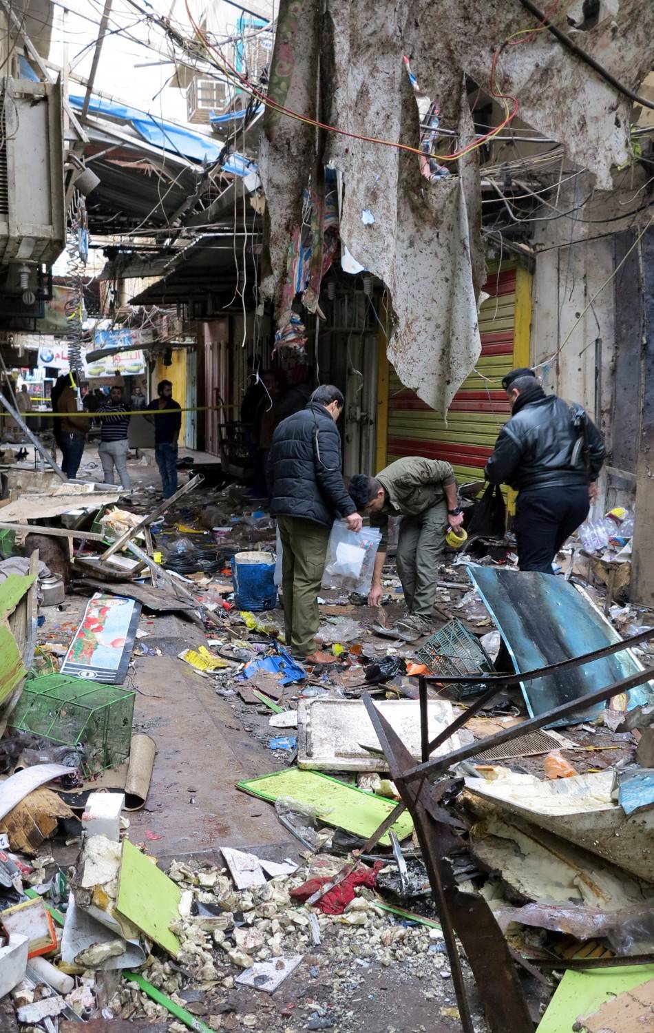 Baghdad, bombe al mercato. L'Isis uccide quasi 30 persone