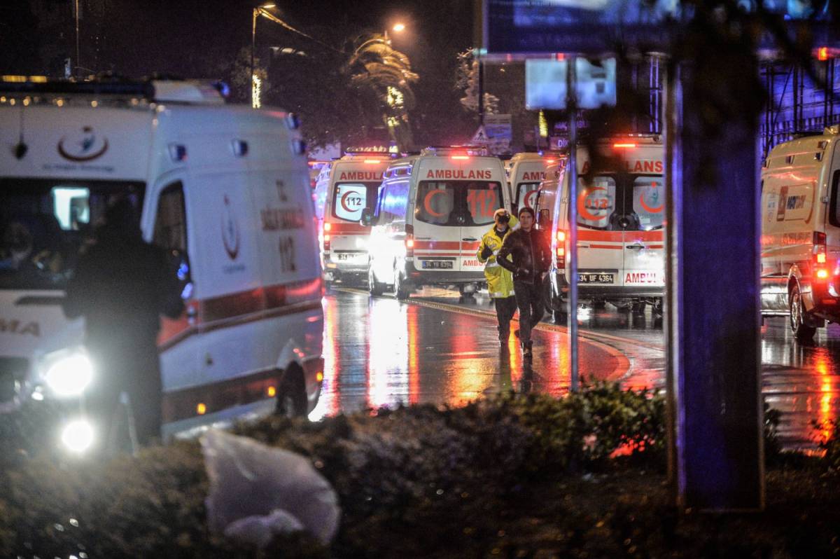 Istanbul, attacco armato in un night club