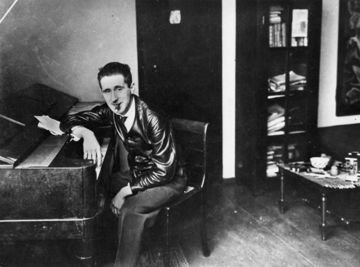 Il "cinese" Bertolt Brecht contro l'ipocrisia (e il leccapiedismo) del realismo socialista