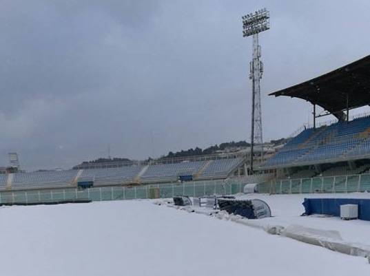 Campo sommerso dalla neve, rinviata Pescara-Fiorentina