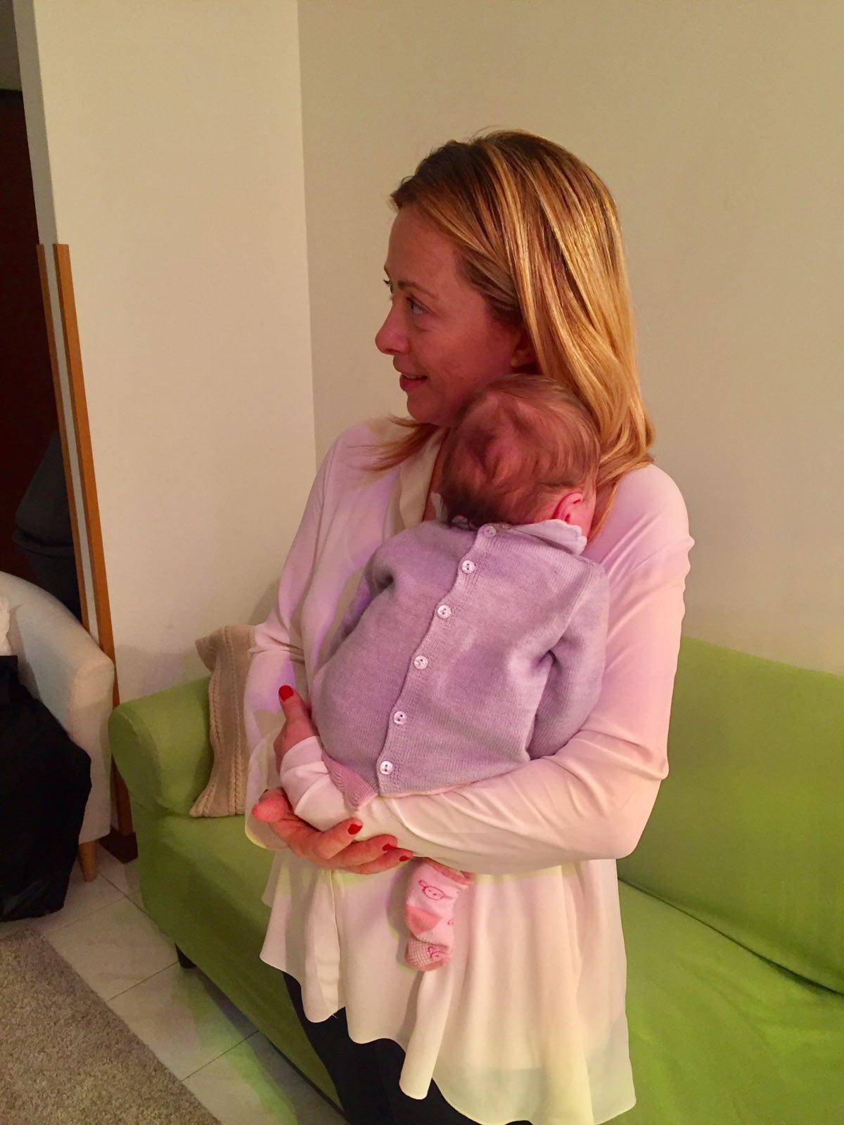 Ecco mamma Meloni: "I miei primi 100 giorni con la piccola Ginevra"