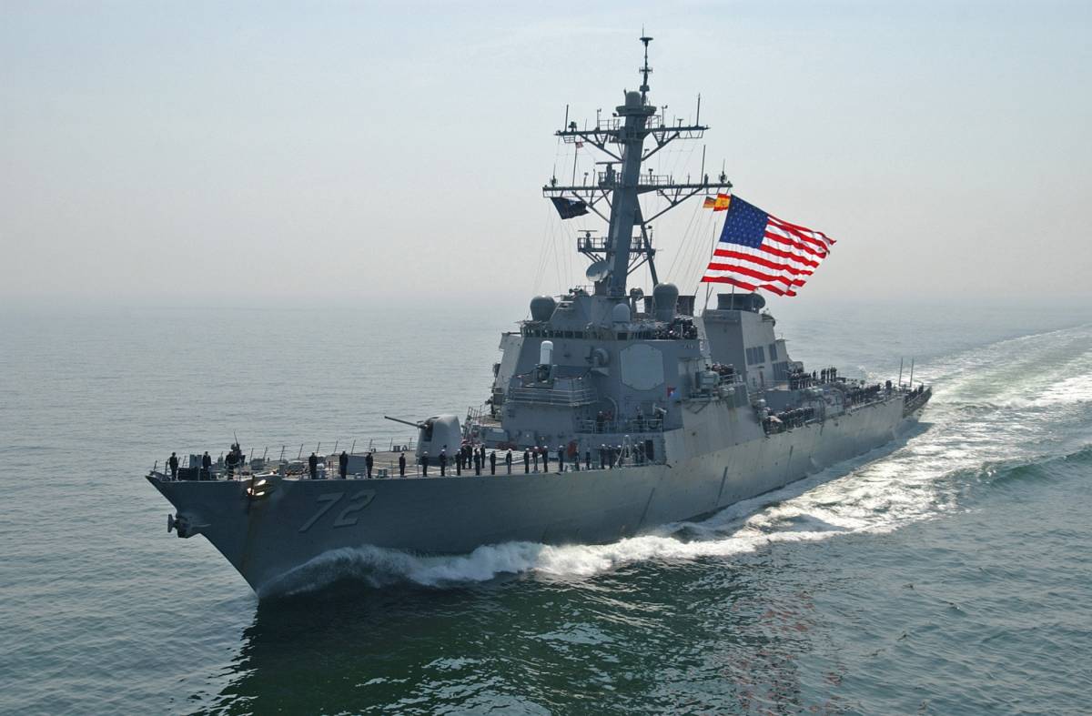 Stretto di Hormuz, nave Usa spara colpi di avvertimento contro unità iraniane