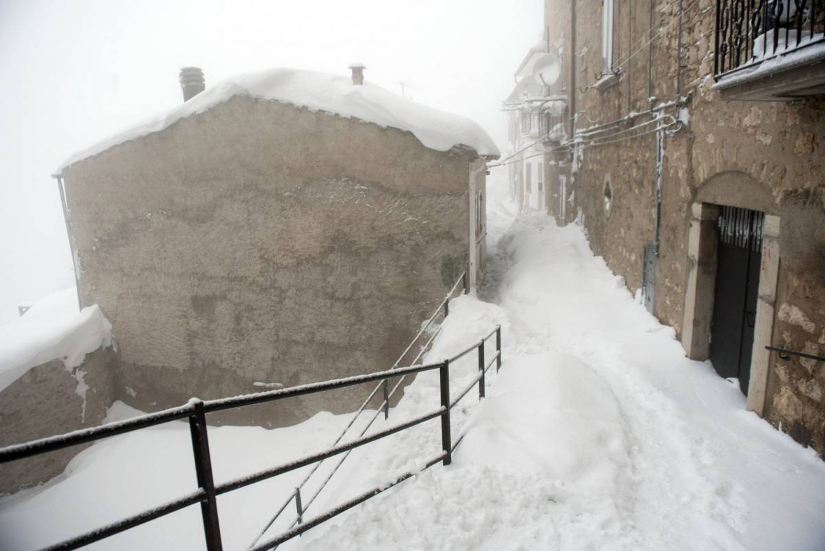 Maltempo, neve su tutto il Nord e scuole chiuse a Messina