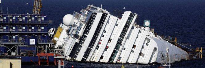 Multa di 5 mila euro a Schettino: deturpò il Giglio col naufragio della Concordia