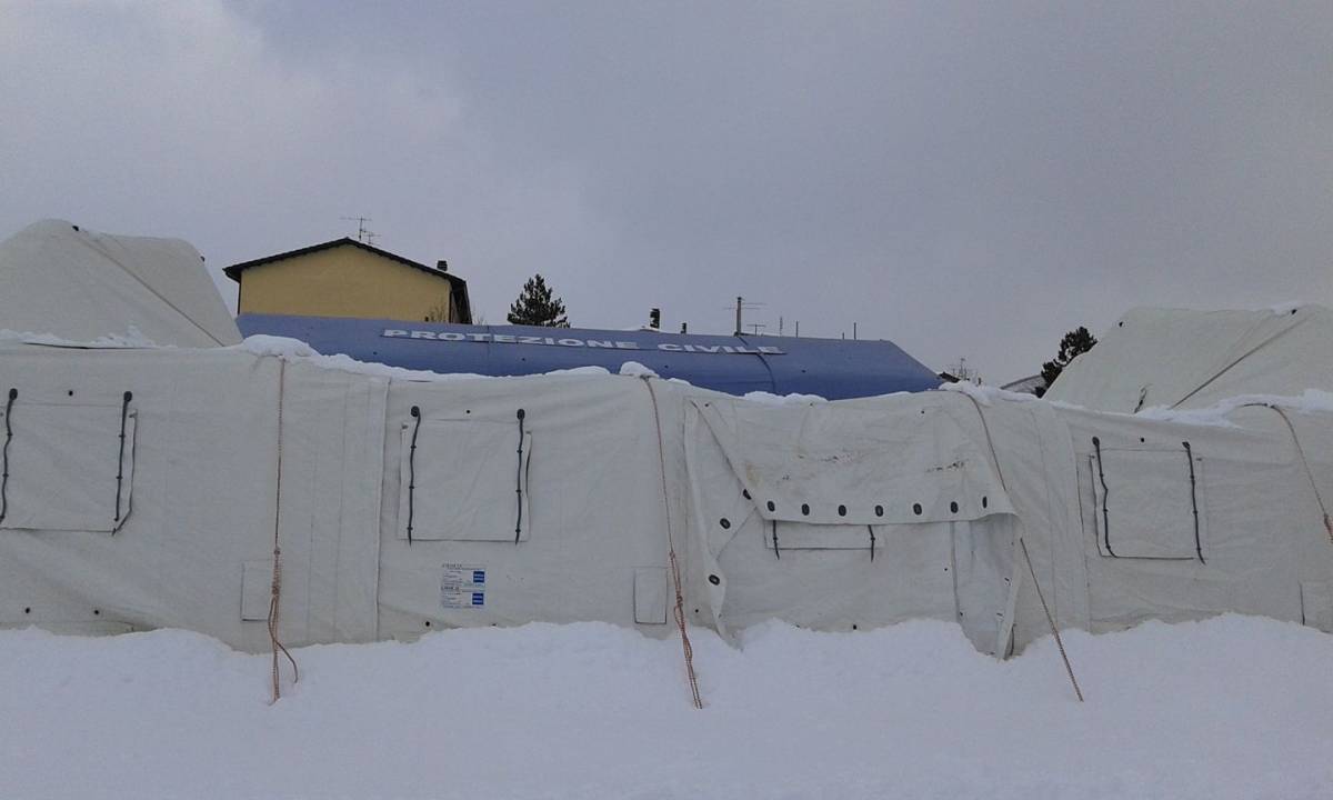 Renzi promise: "Container entro Natale". Ma terremotati sono ancora in tenda