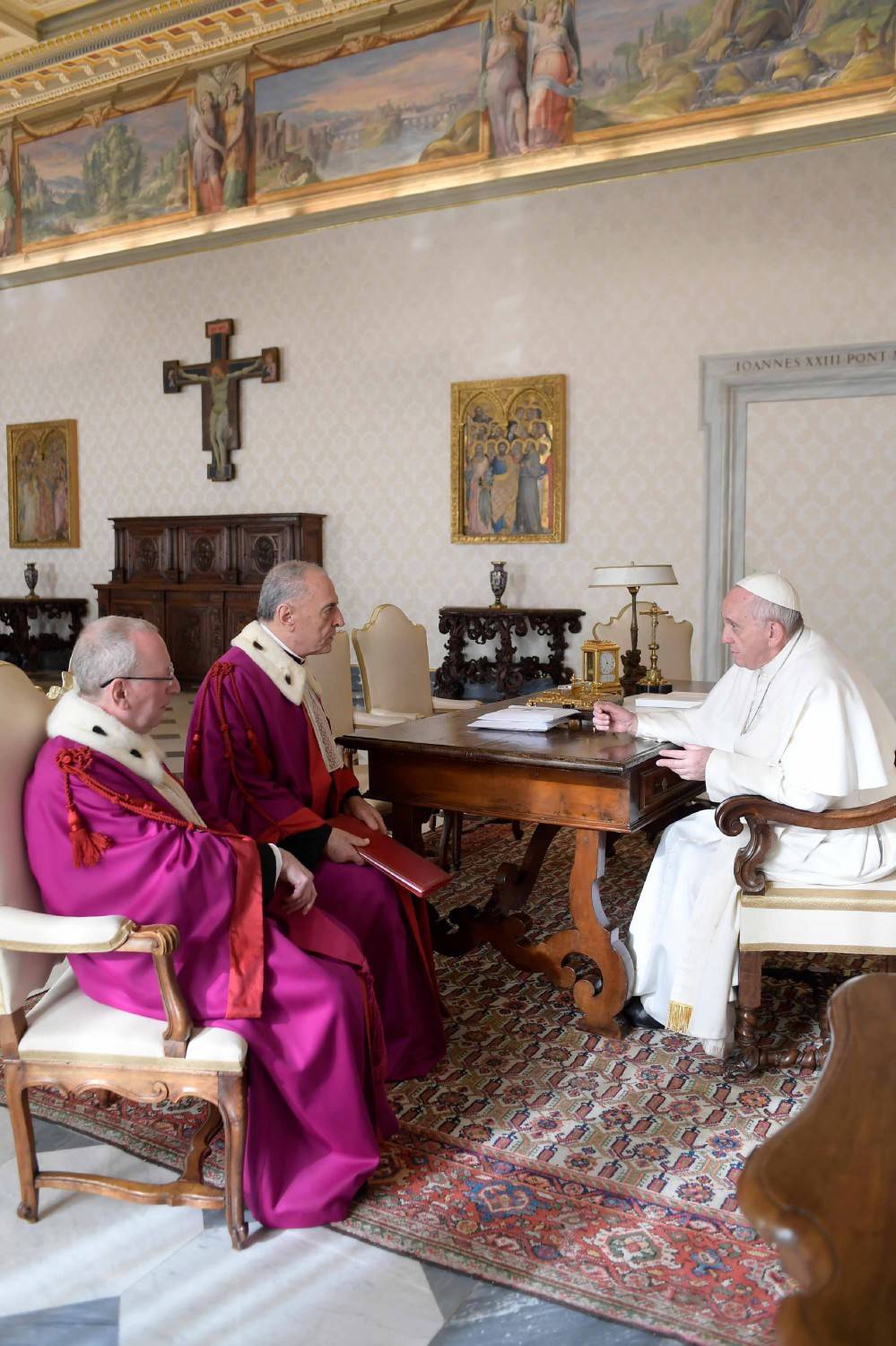 Papa Francesco coi giudici del Tribunale della Rota Romana