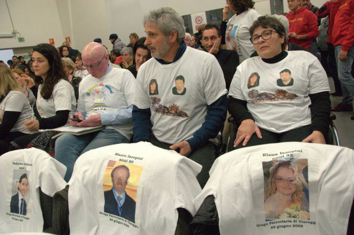Viareggio, l'associazione dei parenti delle vittime: "Moretti si deve dimettere"