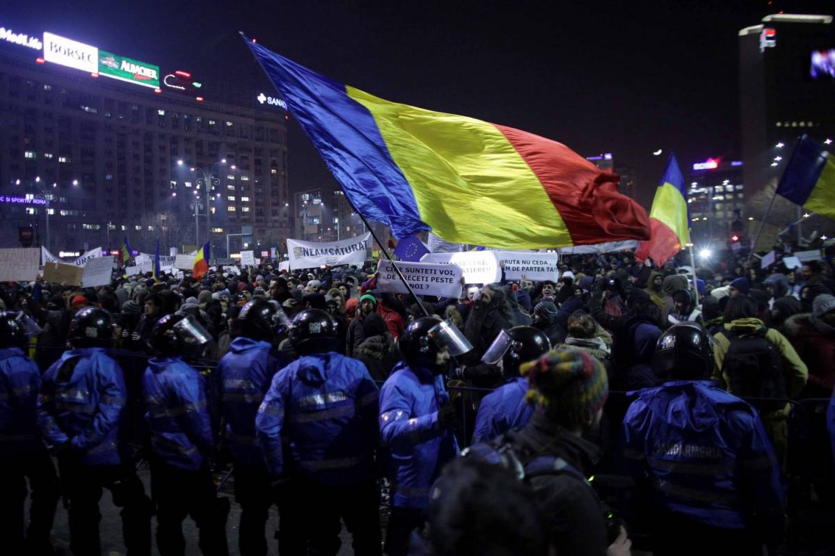 La Romania scende in piazza contro la legge salva-corrotti