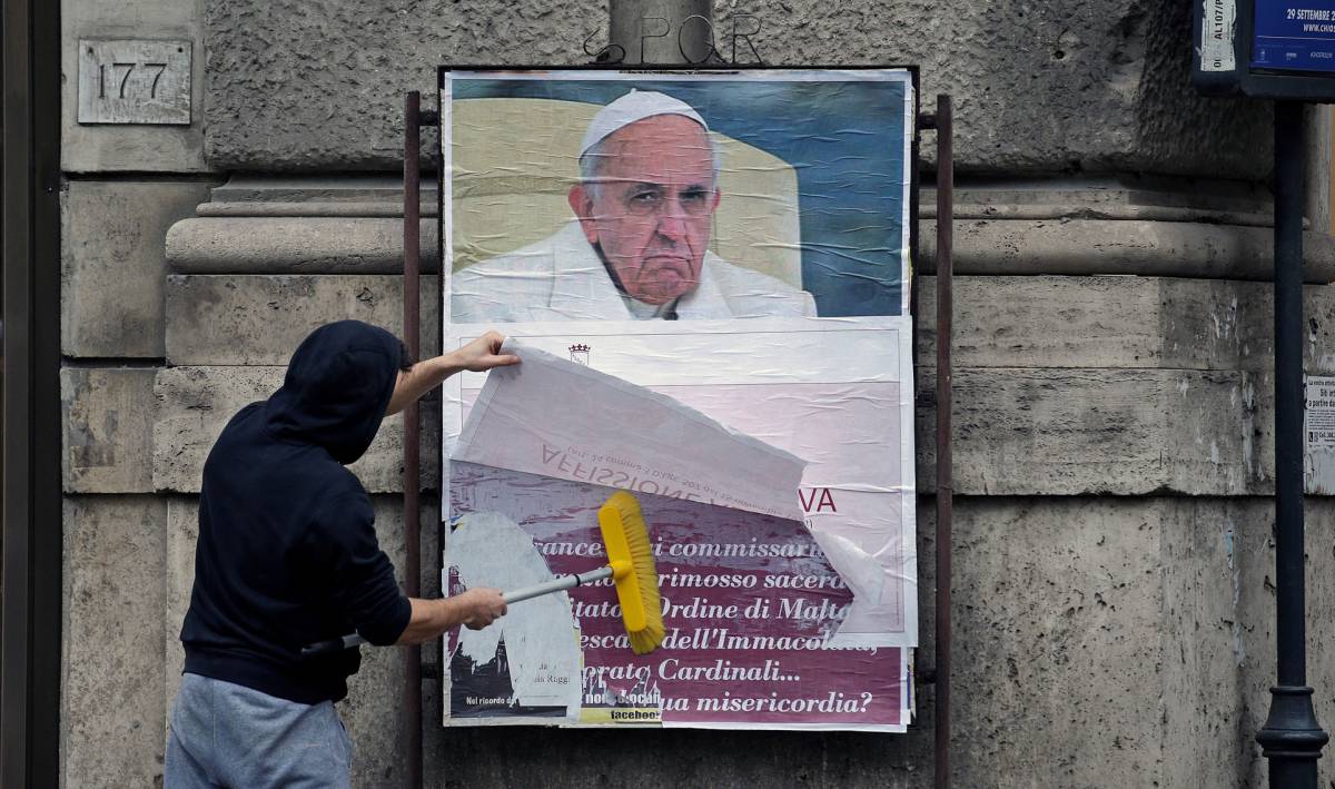 Benedetti poster anti Papa È il ritorno delle pasquinate
