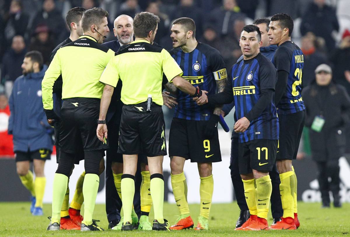 Inter, Icardi rischia maxi-squalifica: "Pallonata contro l'arbitro"
