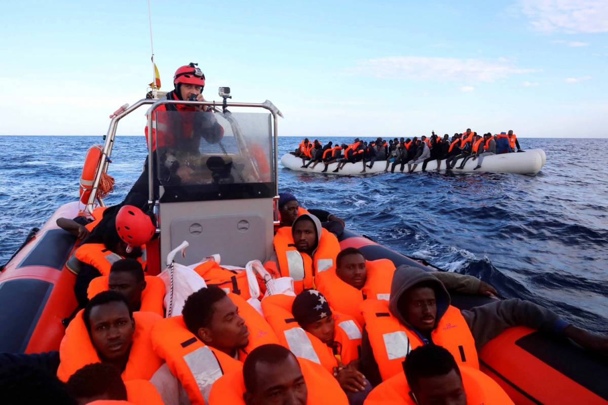 Solo a luglio già arrivati 2.500 migranti. Pronta una "nave-quarantena" da 700 posti