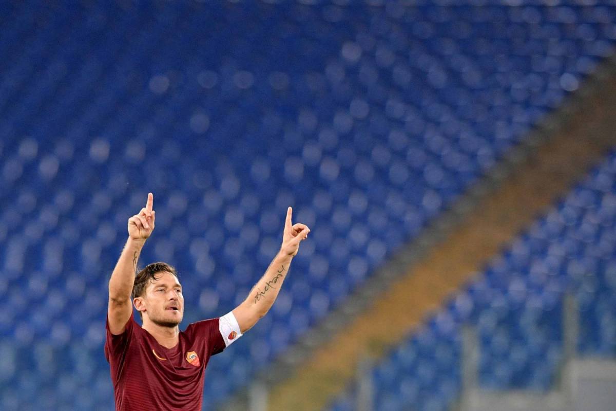 Totti stringe la mano a Spalletti: "Il futuro della Roma è lui"